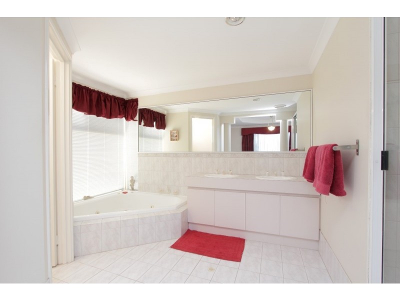 24 Burtonia Place, Canning Vale WA 6155