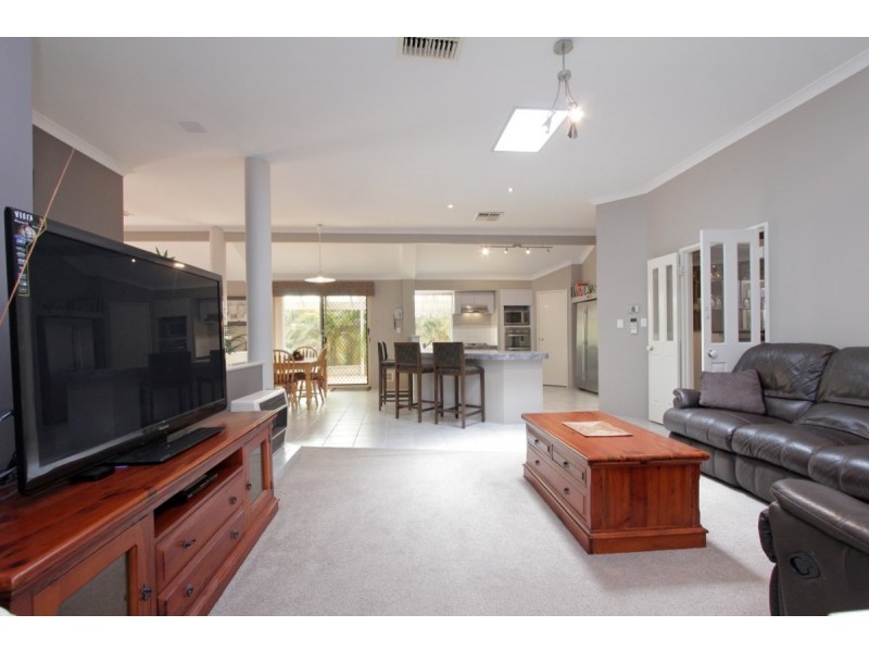 24 Burtonia Place, Canning Vale WA 6155