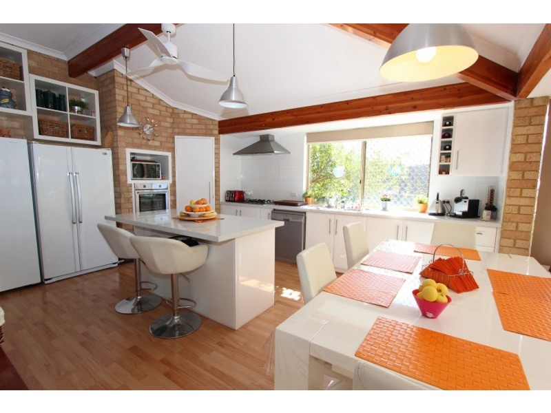 9 Kestrel Close, Halls Head WA 6210