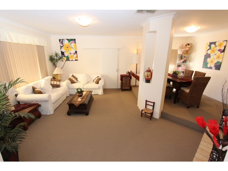 9 Kestrel Close, Halls Head WA 6210