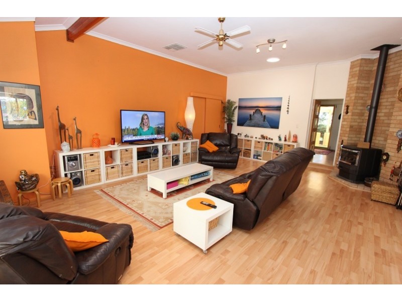 9 Kestrel Close, Halls Head WA 6210