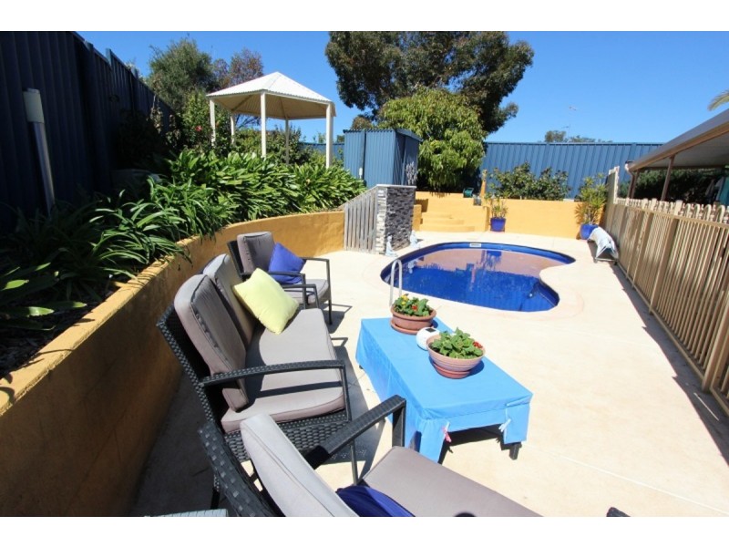 9 Kestrel Close, Halls Head WA 6210