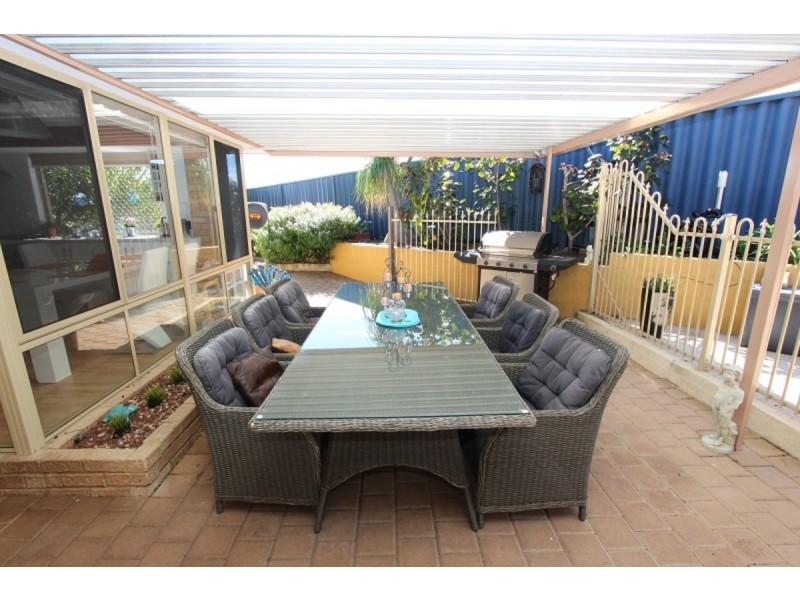 9 Kestrel Close, Halls Head WA 6210