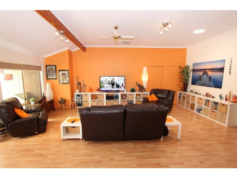 9 Kestrel Close, Halls Head WA 6210