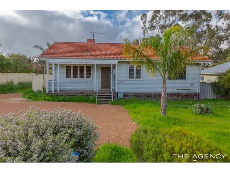 8 Harwood Street, Hilton WA 6163