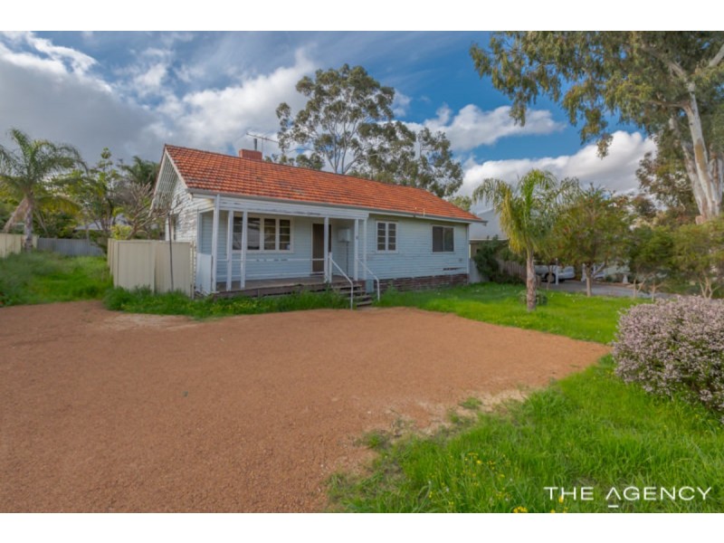 8 Harwood Street, Hilton WA 6163