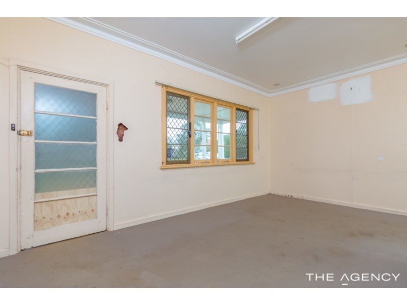 8 Harwood Street, Hilton WA 6163