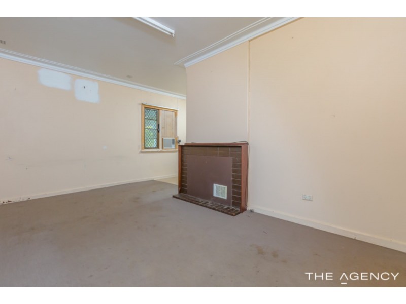 8 Harwood Street, Hilton WA 6163