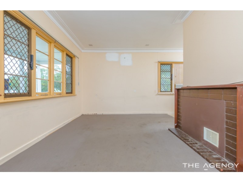 8 Harwood Street, Hilton WA 6163