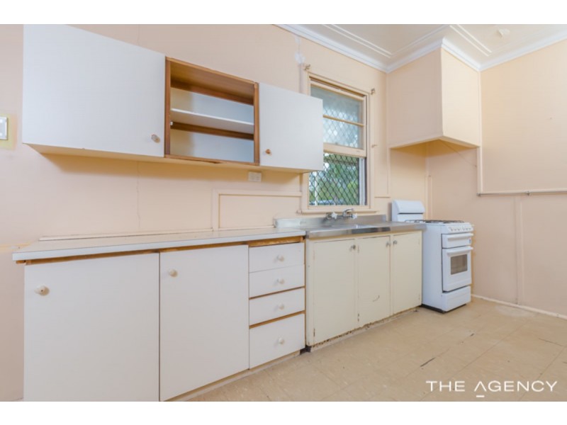 8 Harwood Street, Hilton WA 6163