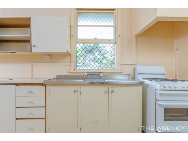 8 Harwood Street, Hilton WA 6163