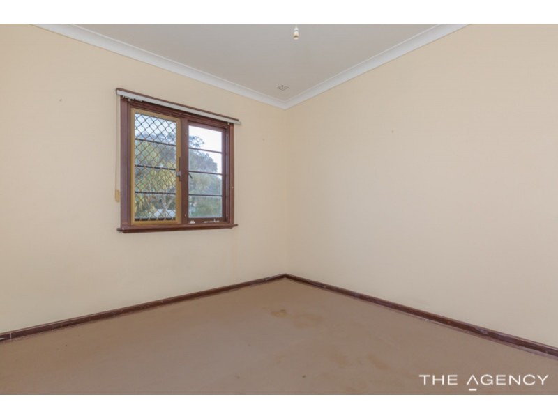 8 Harwood Street, Hilton WA 6163