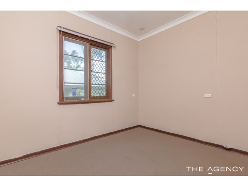 8 Harwood Street, Hilton WA 6163