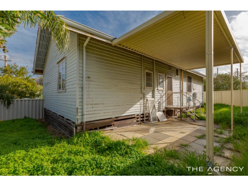 8 Harwood Street, Hilton WA 6163