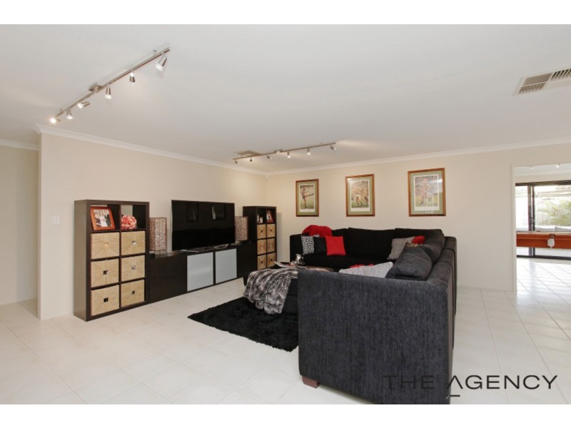 10 Miniata Way, Canning Vale WA 6155