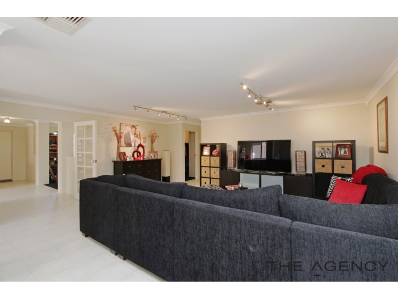 10 Miniata Way, Canning Vale WA 6155