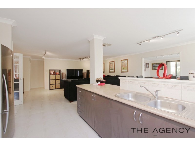 10 Miniata Way, Canning Vale WA 6155