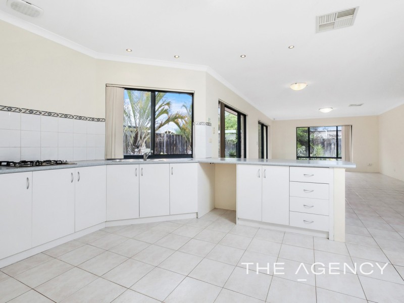 196 Peelwood Parade, Halls Head WA 6210