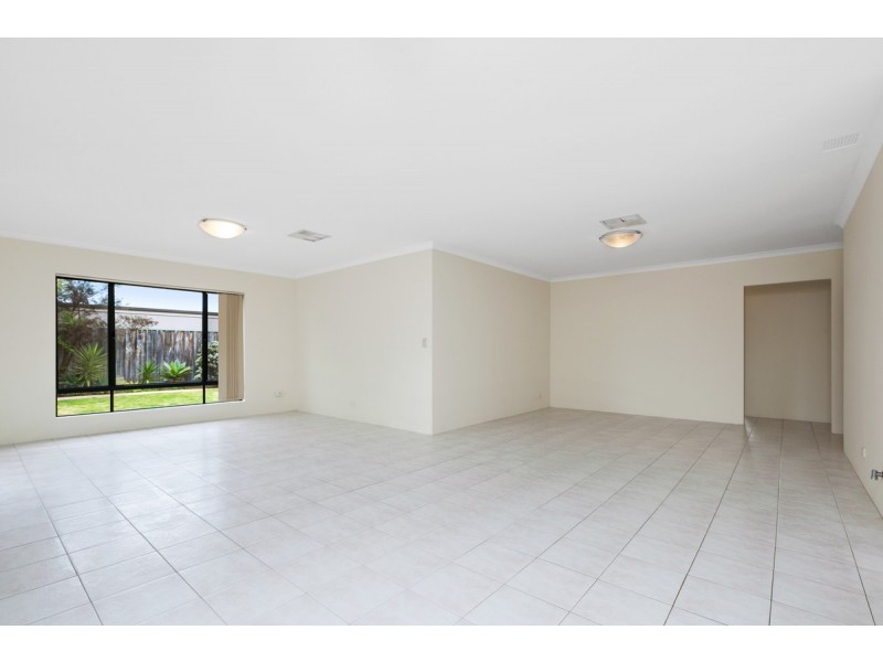 196 Peelwood Parade, Halls Head WA 6210