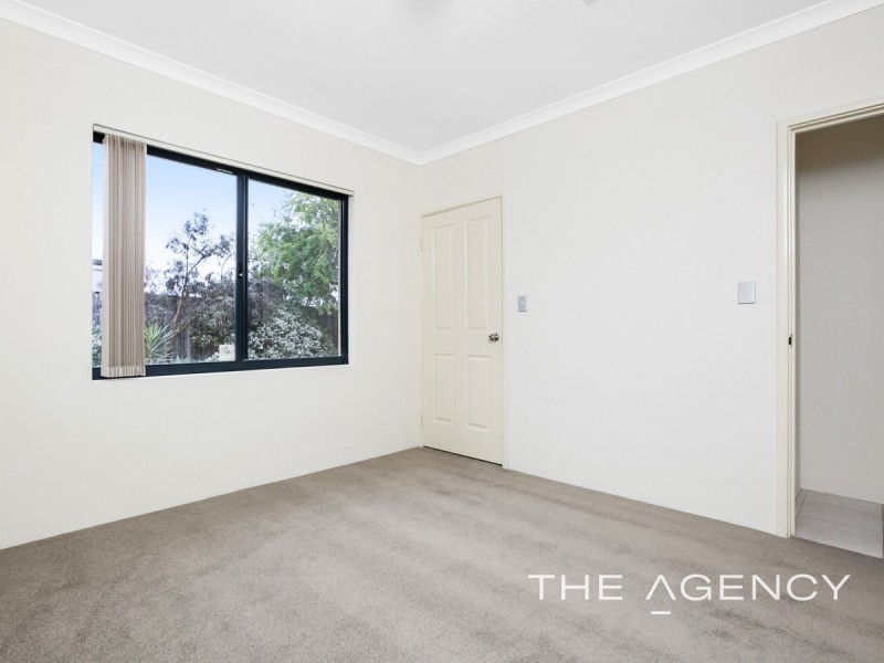 196 Peelwood Parade, Halls Head WA 6210