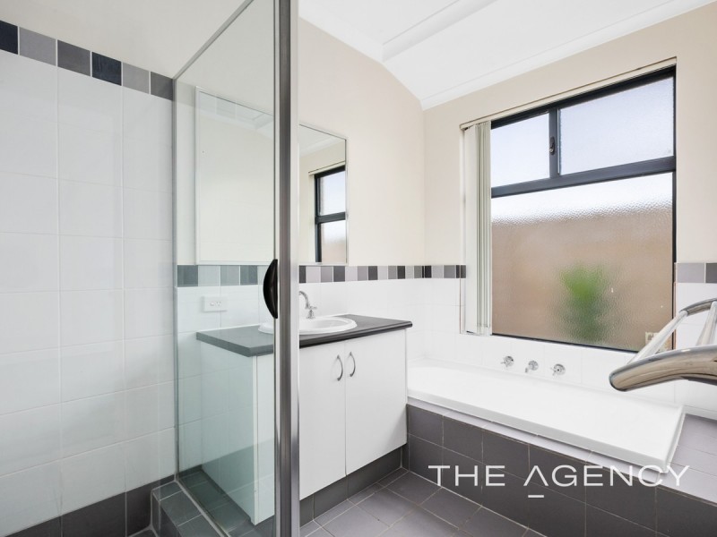 196 Peelwood Parade, Halls Head WA 6210