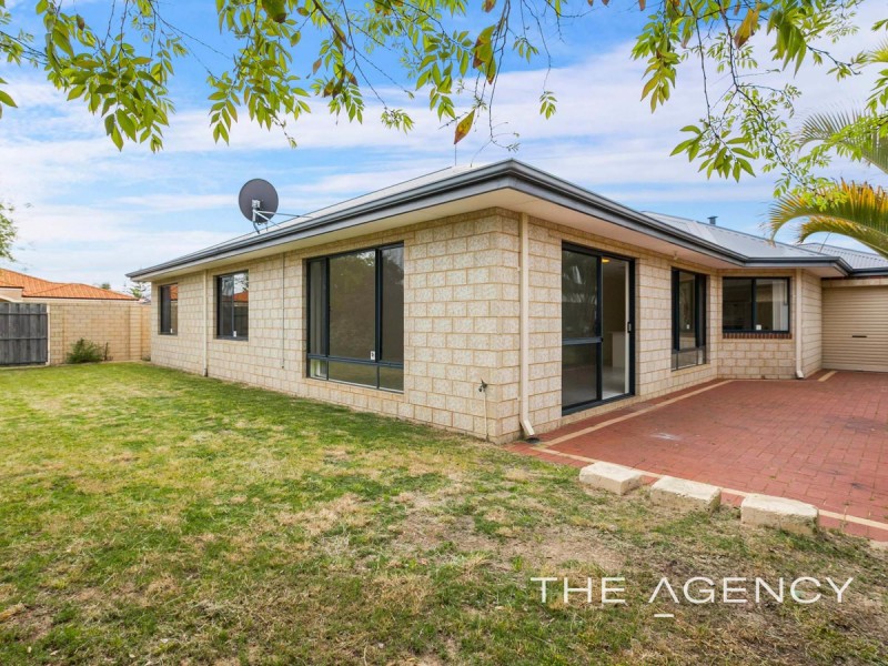 196 Peelwood Parade, Halls Head WA 6210