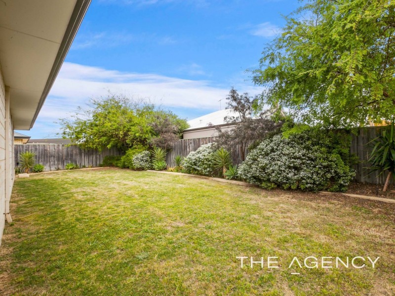 196 Peelwood Parade, Halls Head WA 6210