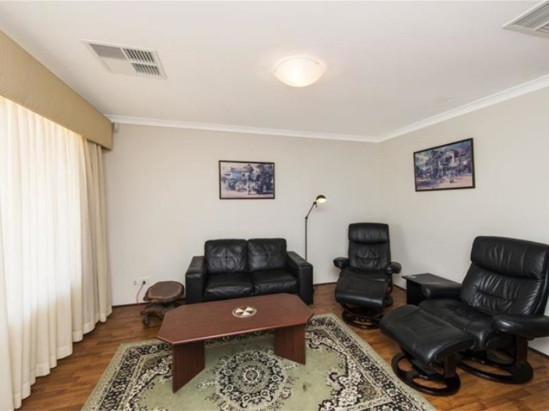 17 Ambergate Close, Canning Vale WA 6155