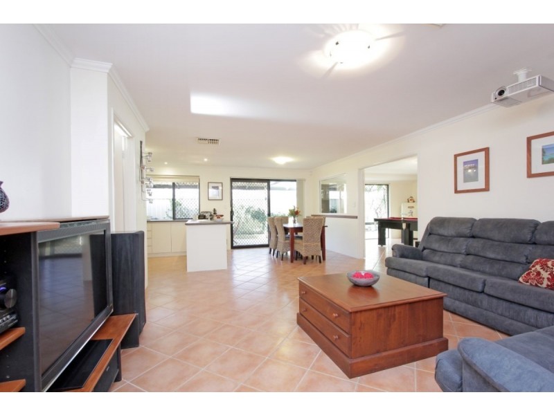 34 St Andrews Crescent, Canning Vale WA 6155