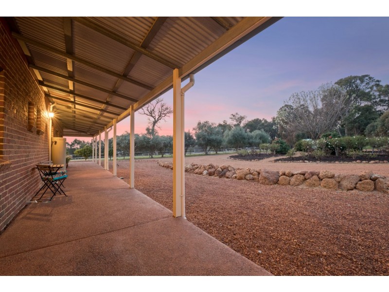 21 Strawberry Hill Drive, Gidgegannup WA 6083