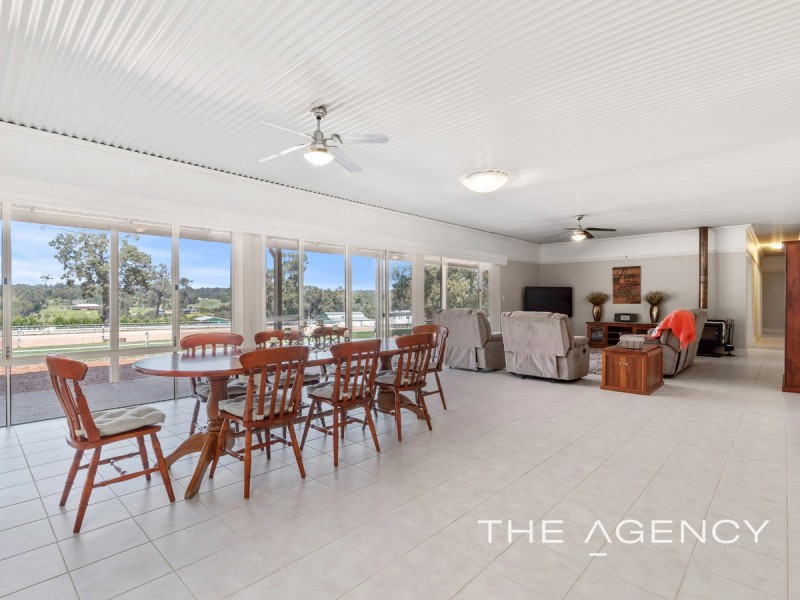 21 Strawberry Hill Drive, Gidgegannup WA 6083