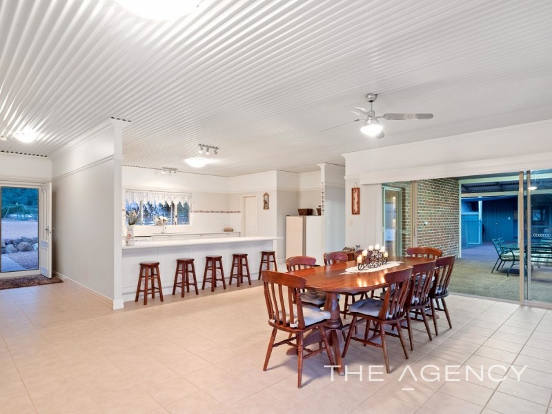 21 Strawberry Hill Drive, Gidgegannup WA 6083