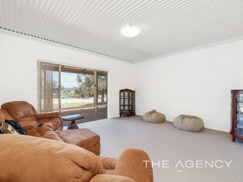 21 Strawberry Hill Drive, Gidgegannup WA 6083