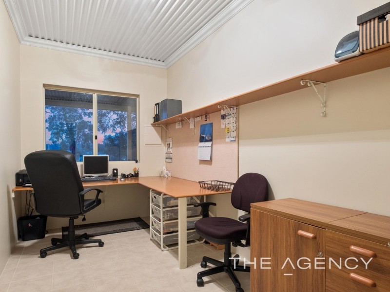 21 Strawberry Hill Drive, Gidgegannup WA 6083