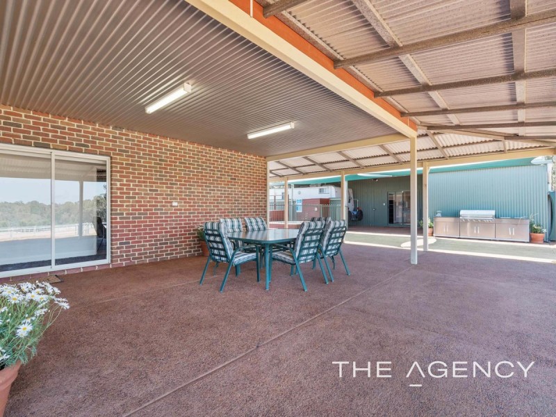 21 Strawberry Hill Drive, Gidgegannup WA 6083
