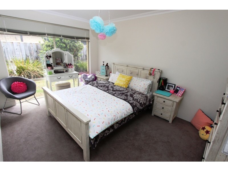 1 Senecio Way, Halls Head WA 6210