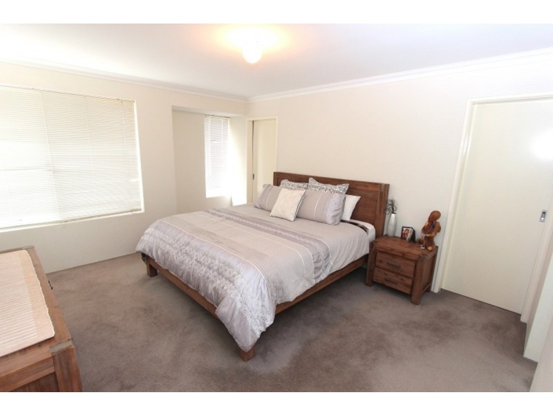 1 Senecio Way, Halls Head WA 6210