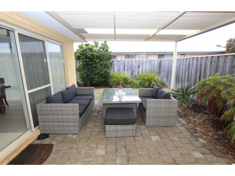 1 Senecio Way, Halls Head WA 6210