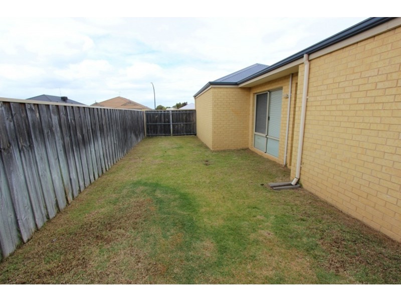 1 Senecio Way, Halls Head WA 6210
