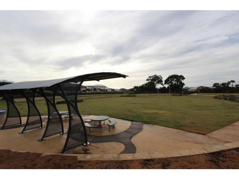 1 Senecio Way, Halls Head WA 6210