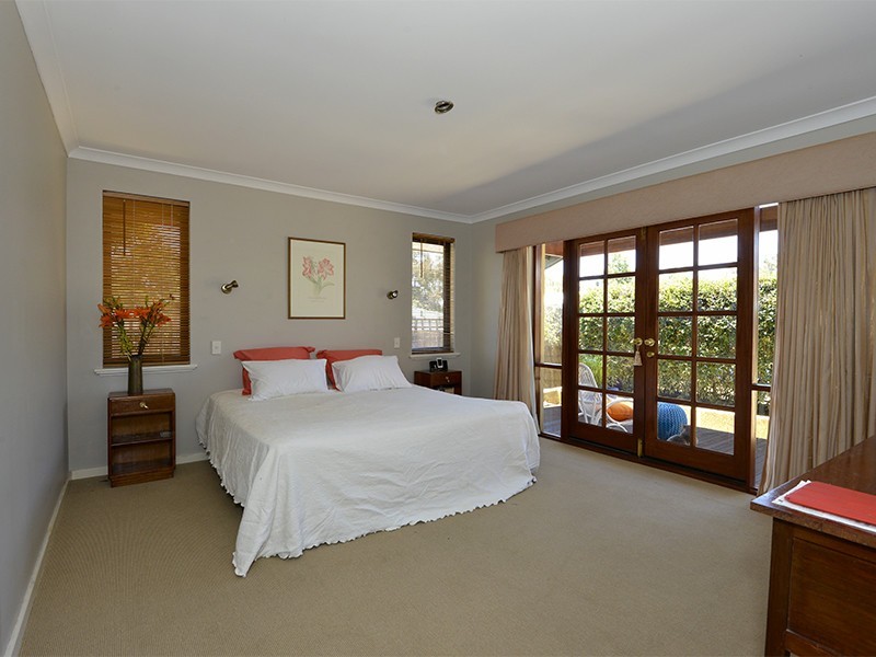 15 Ludgate Way, Gwelup WA 6018