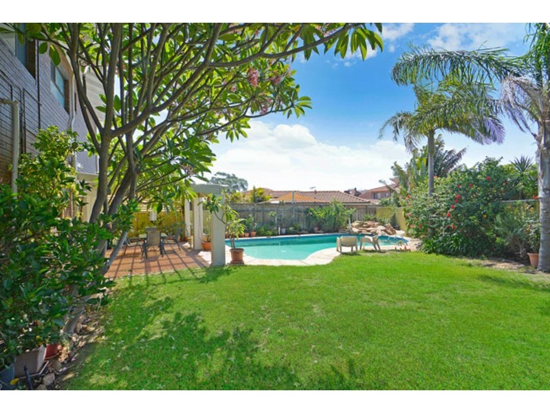 7 Suiza Place, Carine WA 6020