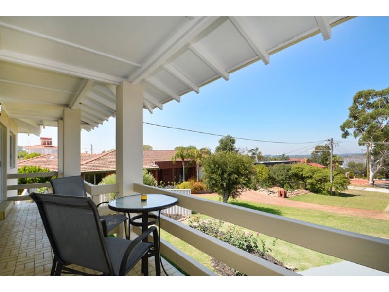 7 Suiza Place, Carine WA 6020