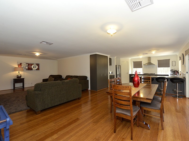 107 Raeside Drive, Landsdale WA 6065