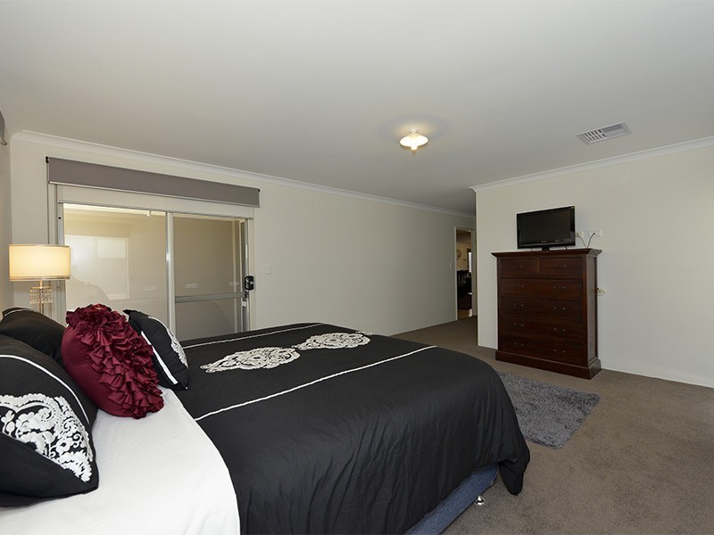 107 Raeside Drive, Landsdale WA 6065