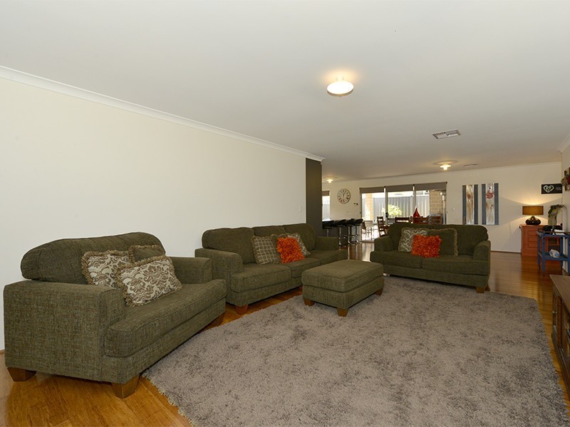 107 Raeside Drive, Landsdale WA 6065