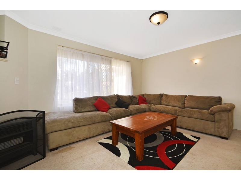 77 Inverness Circle, Camillo WA 6111