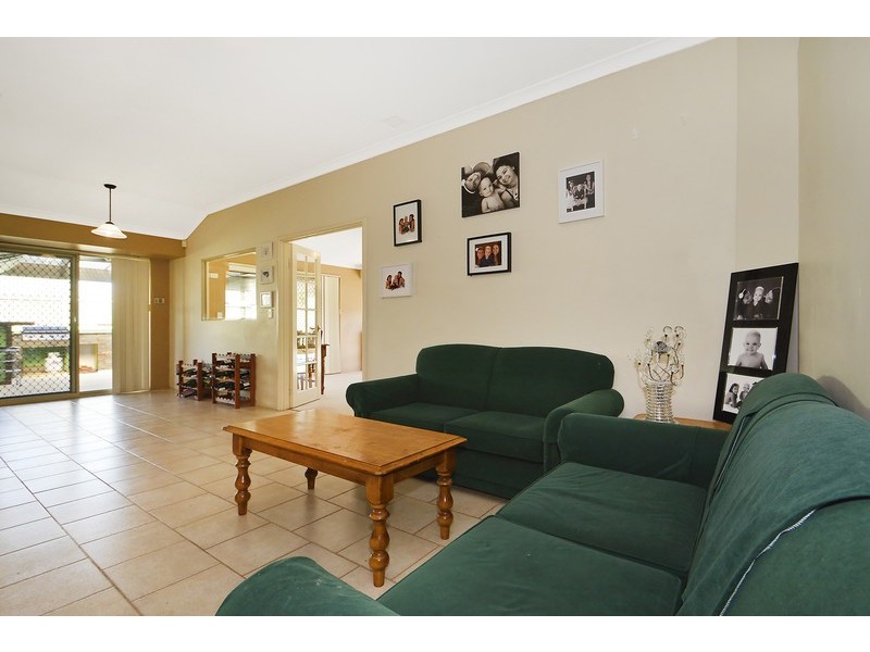 77 Inverness Circle, Camillo WA 6111