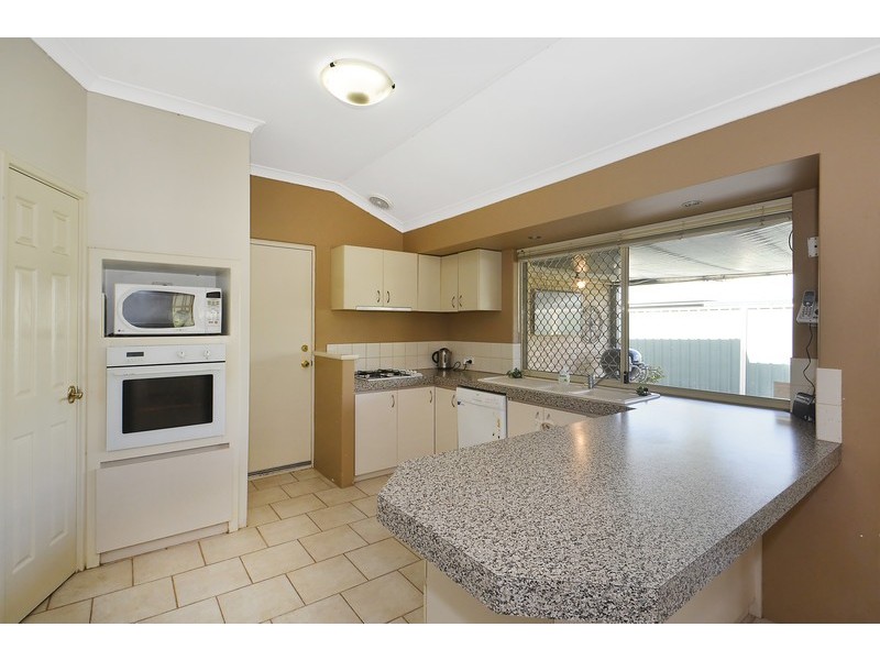 77 Inverness Circle, Camillo WA 6111