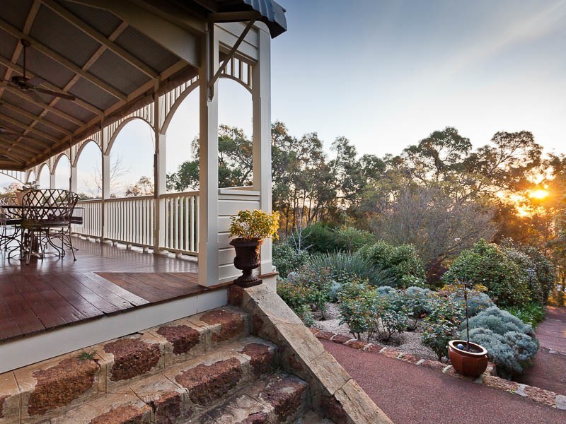 1 Jaraba Avenue, Gooseberry Hill WA 6076